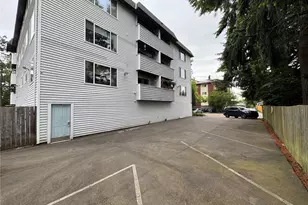 555 N 105th St, Seattle, WA 98133 - Photo 19