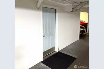 555 N 105th Street, Seattle, WA 98133 - Photo 21
