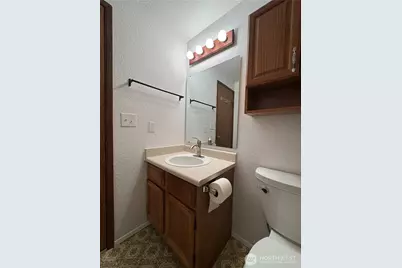 555 N 105th Street, Seattle, WA 98133 - Photo 11