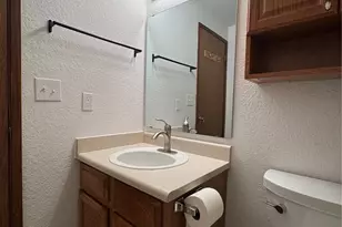 555 N 105th St, Seattle, WA 98133 - Photo 11