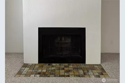 555 N 105th Street, Seattle, WA 98133 - Photo 3