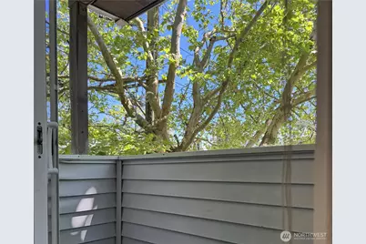 555 N 105th Street, Seattle, WA 98133 - Photo 5