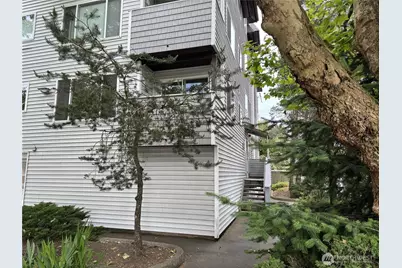 555 N 105th Street, Seattle, WA 98133 - Photo 17