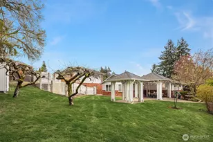 405 240th St SW, Bothell, WA 98021 - Photo 31