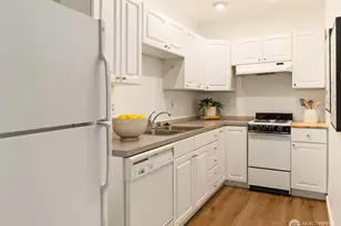 405 240th St SW, Bothell, WA 98021 - Photo 21