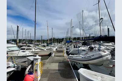 141 Parfitt Way SW #B12, Bainbridge Island, WA 98110 - Photo 9