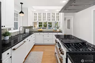 4015 NE 58th St, Seattle, WA 98105 - Photo 9