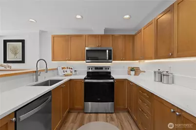 11920 98th Avenue NE #211, Kirkland, WA 98034 - Photo 15