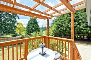 10417 NE 142nd St, Kirkland, WA 98034 - Photo 11