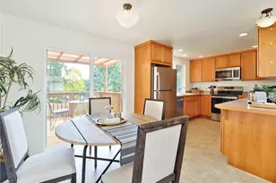 10417 NE 142nd St, Kirkland, WA 98034 - Photo 7
