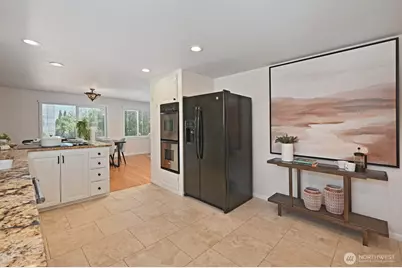 9515 Linden Avenue N, Seattle, WA 98103 - Photo 7