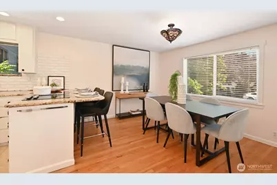9515 Linden Avenue N, Seattle, WA 98103 - Photo 9