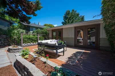 9515 Linden Avenue N, Seattle, WA 98103 - Photo 25