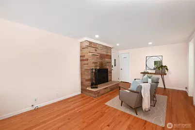 9515 Linden Avenue N, Seattle, WA 98103 - Photo 15