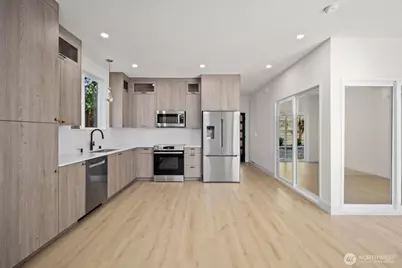 11744 Dayton Avenue N, Seattle, WA 98133 - Photo 5