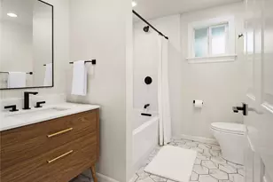 717 W Cremona St, Seattle, WA 98119 - Photo 17