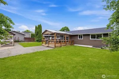 230 Cleveland Avenue, Sumas, WA 98295 - Photo 3