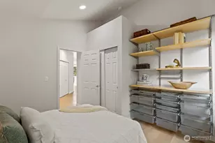 18560 NE 57th St, Redmond, WA 98052 - Photo 17