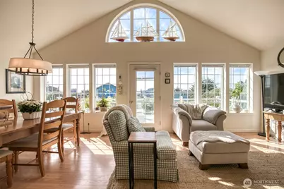 622 Ocean Shores Boulevard SW, Ocean Shores, WA 98569 - Photo 1