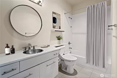700 E Denny Way #603, Seattle, WA 98122 - Photo 17