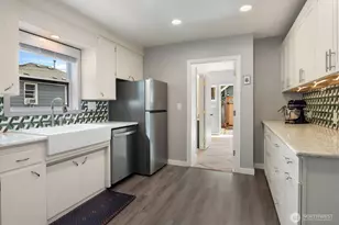2418 Queen Anne Ave N, Seattle, WA 98109 - Photo 15