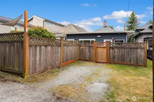2418 Queen Anne Ave N, Seattle, WA 98109 - Photo 31
