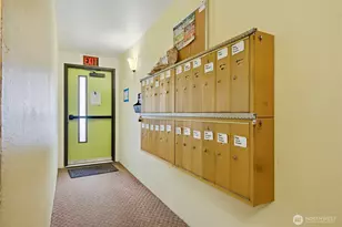 9558 Greenwood Ave N, Seattle, WA 98103 - Photo 13
