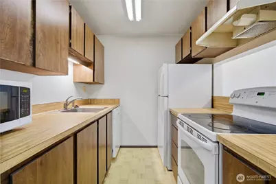 9558 Greenwood Avenue N #309, Seattle, WA 98103 - Photo 5
