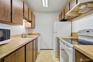 9558 Greenwood Ave N, Seattle, WA 98103 - Photo 5
