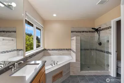 5529 Elizabeth Loop SE, Auburn, WA 98092 - Photo 27