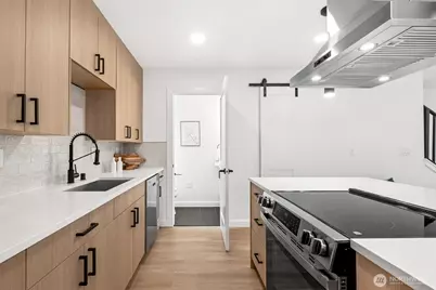 4004 Courtland Place S, Seattle, WA 98118 - Photo 11