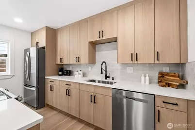 4004 Courtland Place S, Seattle, WA 98118 - Photo 9