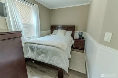 517 E Hazel Avenue, Burlington, WA 98233 - Photo 13