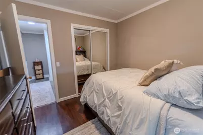 517 E Hazel Avenue, Burlington, WA 98233 - Photo 17