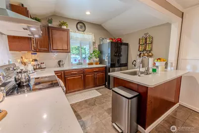 517 E Hazel Avenue, Burlington, WA 98233 - Photo 9