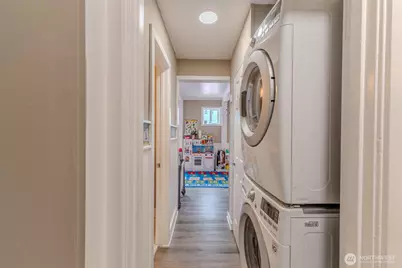517 E Hazel Avenue, Burlington, WA 98233 - Photo 15