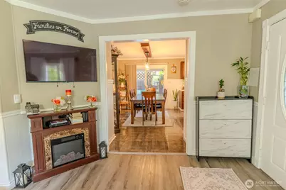 517 E Hazel Avenue, Burlington, WA 98233 - Photo 7