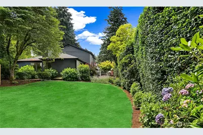 2234 108th Avenue SE, Bellevue, WA 98004 - Photo 3