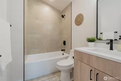 12531 25th Avenue NE #A, Seattle, WA 98125 - Photo 17