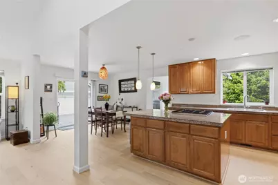 2484 Soundview Drive NE, Bainbridge Island, WA 98110 - Photo 9