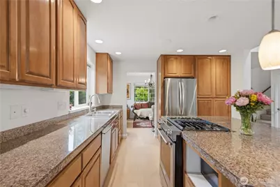 2484 Soundview Drive NE, Bainbridge Island, WA 98110 - Photo 11