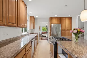 2484 Soundview Dr NE, Bainbridge Island, WA 98110 - Photo 11