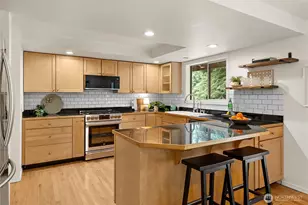 11220 NE Parkhill Pl, Bainbridge Island, WA 98110 - Photo 19
