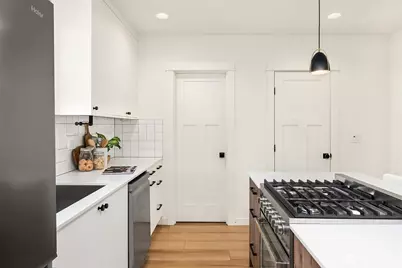 8913 8th Avenue NE, Seattle, WA 98115 - Photo 13
