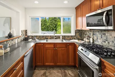8715 Bowdoin Way, Edmonds, WA 98026 - Photo 13