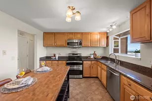 407 Veralene Way SW, Everett, WA 98203 - Photo 9