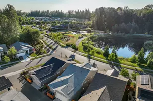 19110 Trilogy Pkwy E, Bonney Lake, WA 98391 - Photo 3