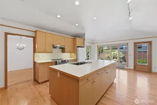 7025 43rd Ave NE, Seattle, WA 98115 - Photo 7