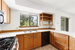 1025 Nevada St, Bellingham, WA 98229 - Photo 9