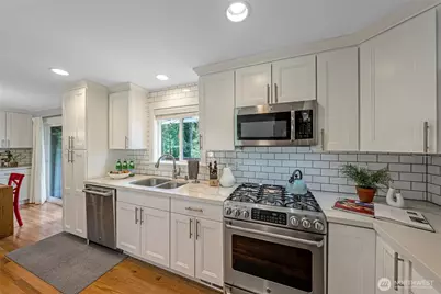 3401 79th Avenue SE, Mercer Island, WA 98040 - Photo 7